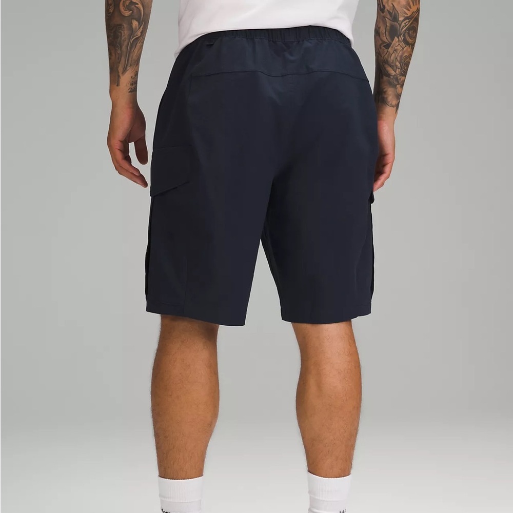 Lululemon Stretch Cotton VersaTwill Cargo Pocket Shorts True Navy (M4) - Picture 5 of 8
